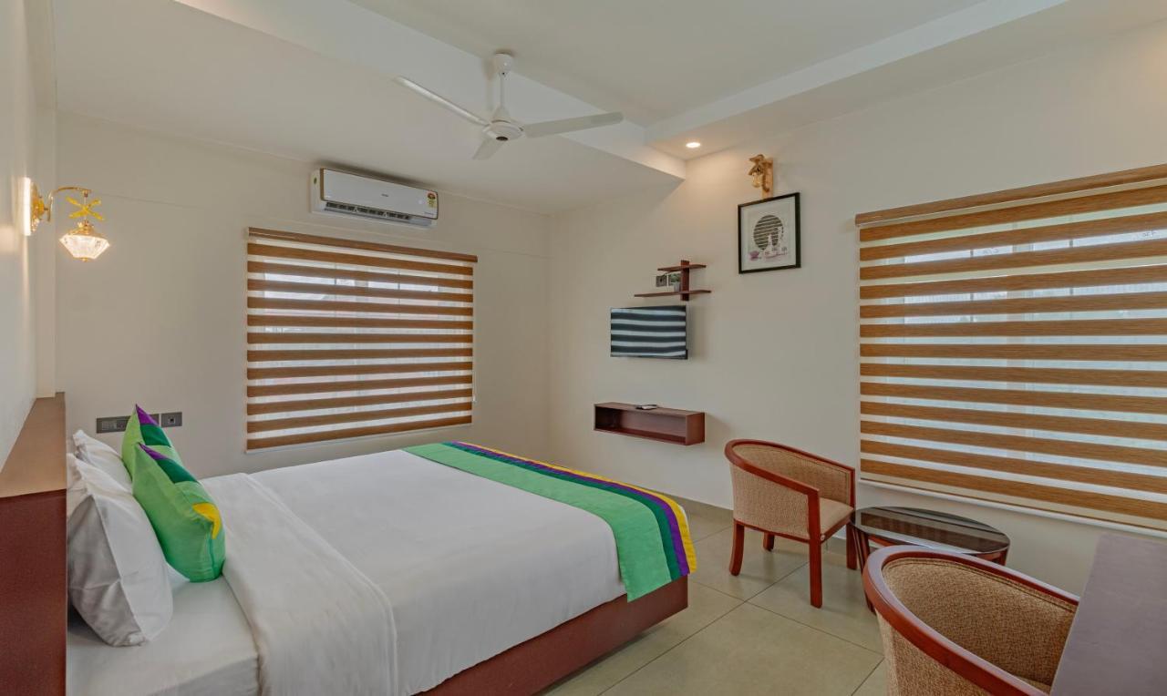 Treebo Amigos Residency Cochin Airport Hotel Kochi ภายนอก รูปภาพ