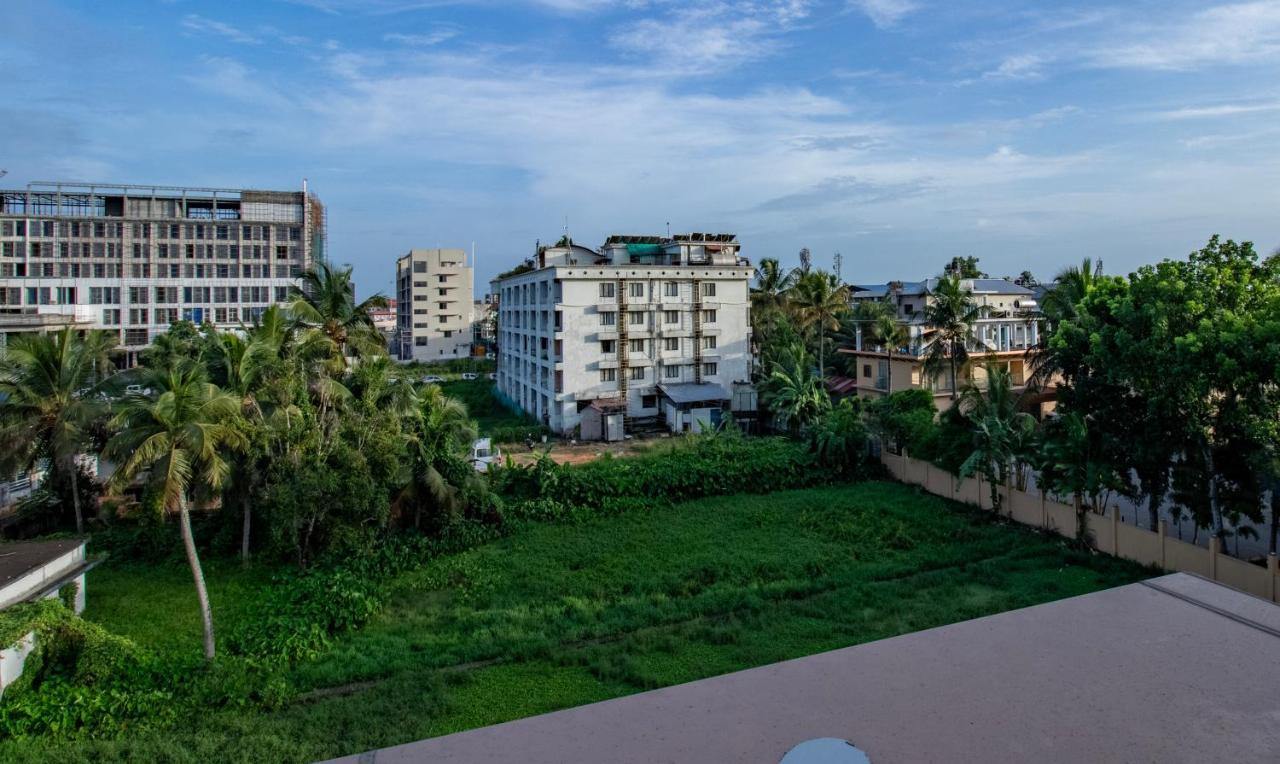 Treebo Amigos Residency Cochin Airport Hotel Kochi ภายนอก รูปภาพ