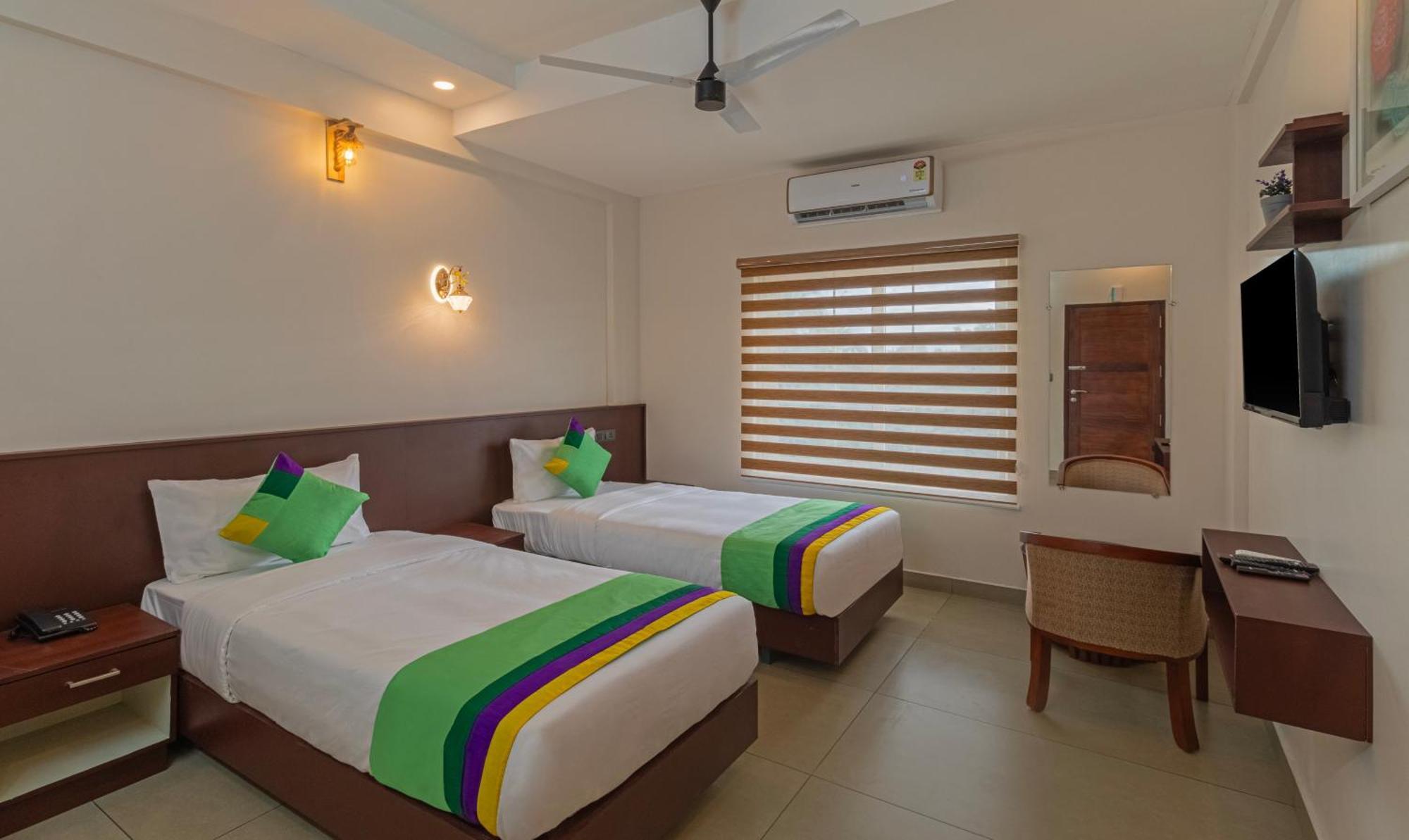 Treebo Amigos Residency Cochin Airport Hotel Kochi ภายนอก รูปภาพ