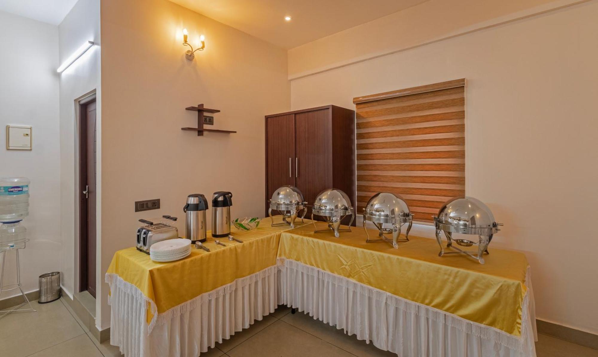 Treebo Amigos Residency Cochin Airport Hotel Kochi ภายนอก รูปภาพ